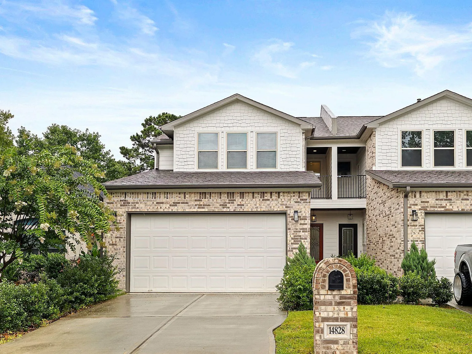 3 bed, 2.5 bath, 2289 sqft, $2,000 — Photo 2