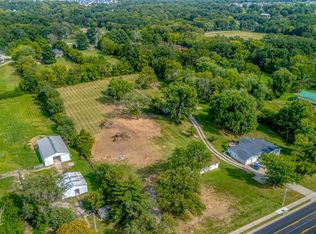 2446 Sommers Rd, Lake Saint Louis, MO 63367