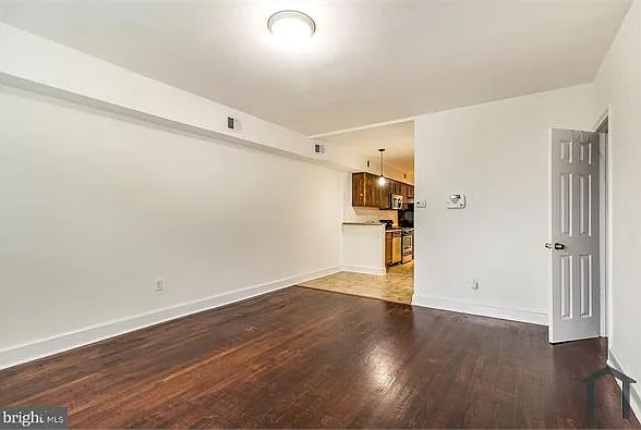 1729 E St NE #4 — Photo 13