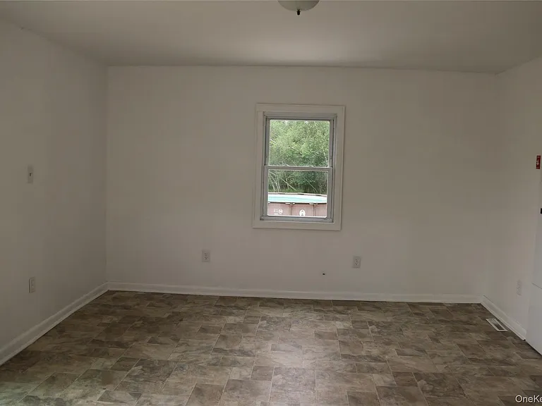 657 Eatontown Rd — Photo 6