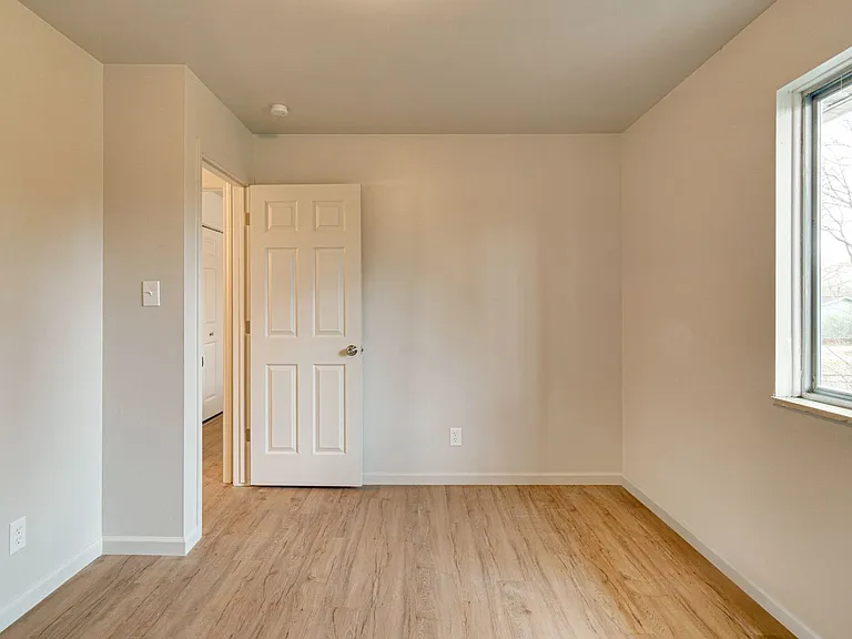 112 Hazelton Rd — Photo 14