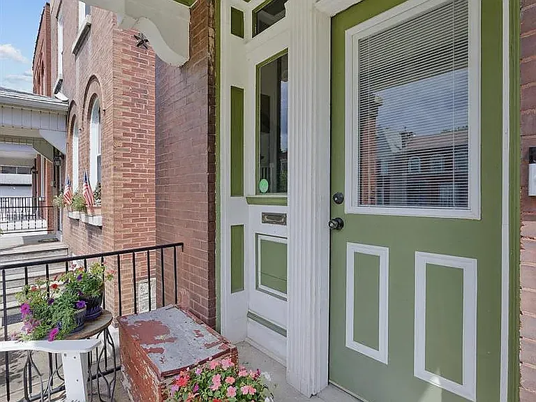 3 bed, 2.5 bath, 1564 sqft, $2,500 — Photo 2