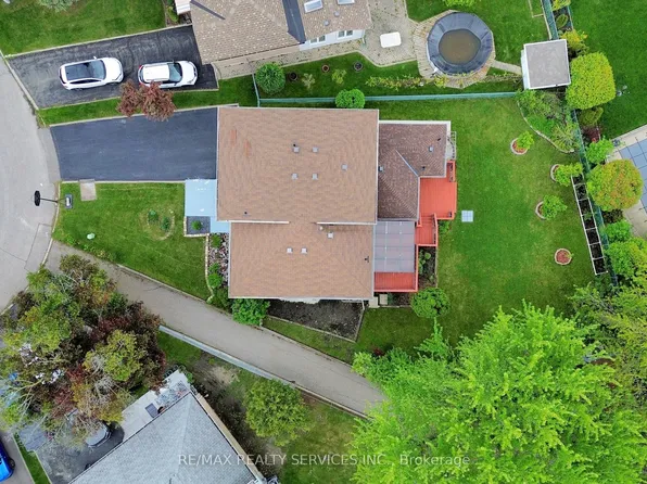 53 Geneva Cres, Brampton, ON L6S 1K7