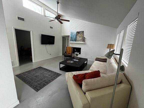 2nd image of 1325 W Placita Plata
