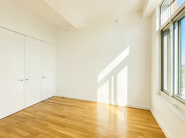 85 Adams Street image 11 of 16