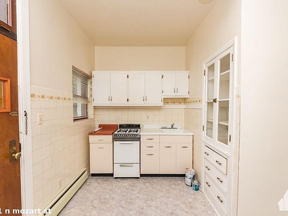 4th image of 2131 N Mozart St #515