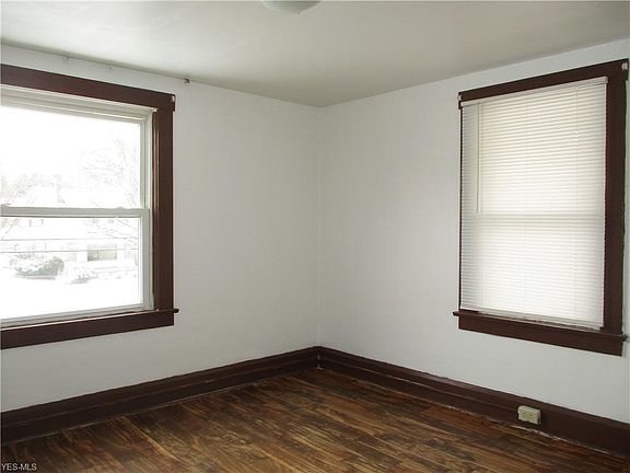 5th image of 2362 Mount Vernon Ave