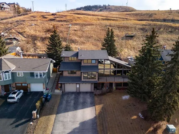 516 W 4th Ave N, Cochrane, AB T4C 1E5