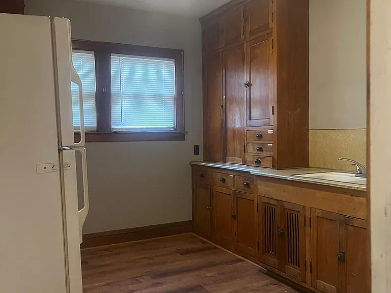 1907 Willow Ave N #1 — Photo 10