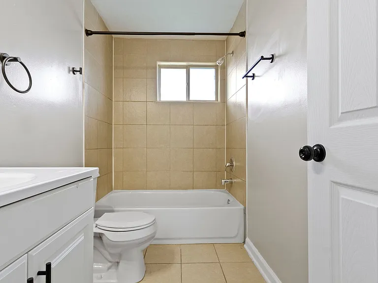 The Vistas Apartment Homes — Photo 19