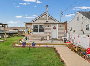 5 Chestnut Rd, Inwood, NY 11096