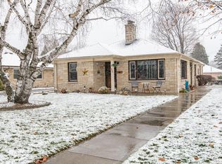 990 13th Ave, Grafton, WI 53024