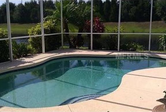 Self-Cleaning Pool