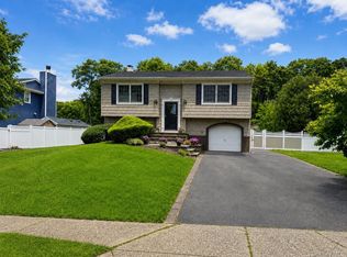 110 Blue Point Road W, Holtsville, NY 11742