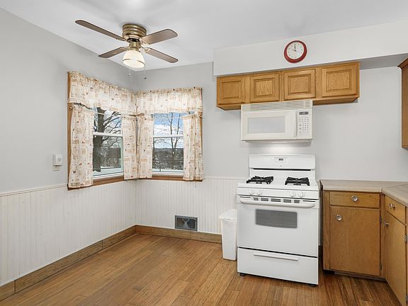 4th image of 821 9th Ave S