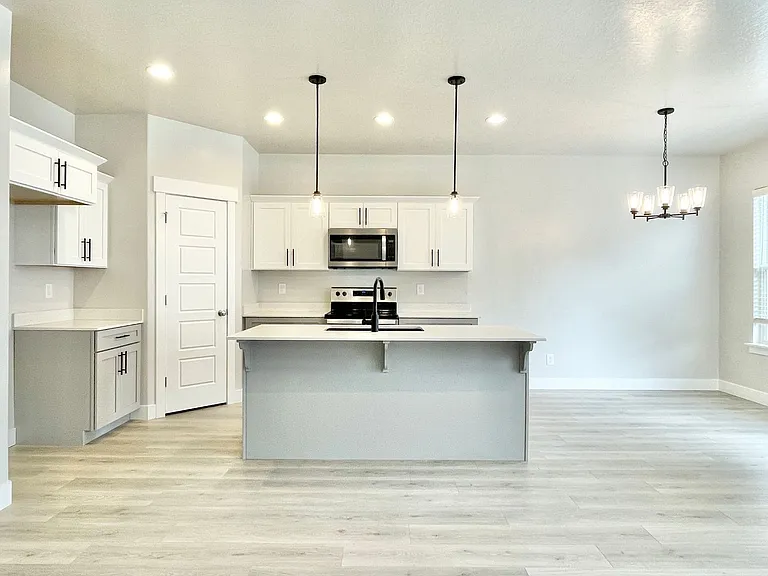 1572 N 3950 W — Photo 9