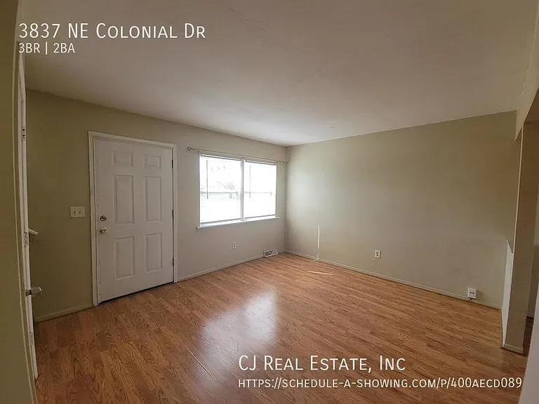 3837 NE Colonial Dr — Photo 2