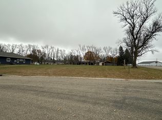 315 Mueller Dr, Hendricks, MN 56136