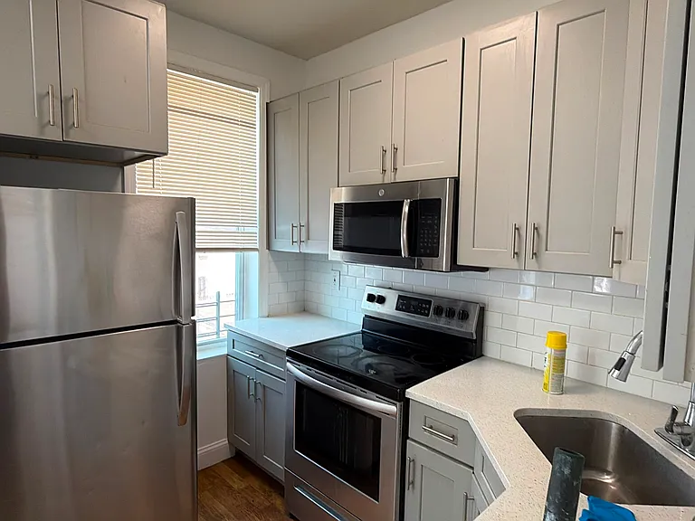 2284 Beaumont Ave #1 — Photo 8