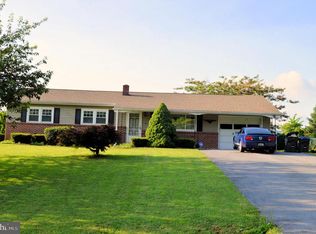 15 Robin Dr, Carlisle, PA 17015