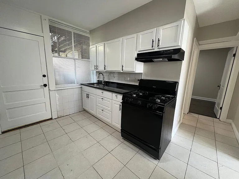 2650 N Springfield Ave — Photo 1