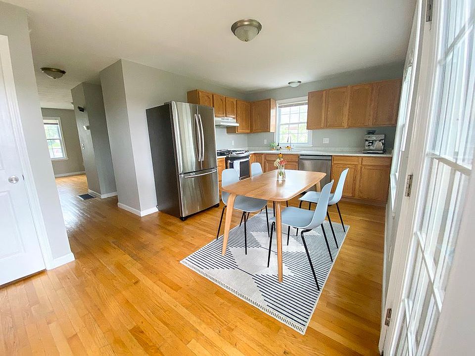 Welcome to the sun-drenched 2 Western Kitchen.