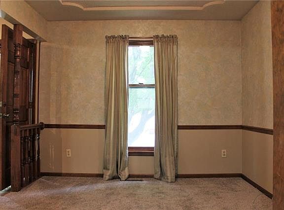 5th image of 203 SE Brownfield Dr