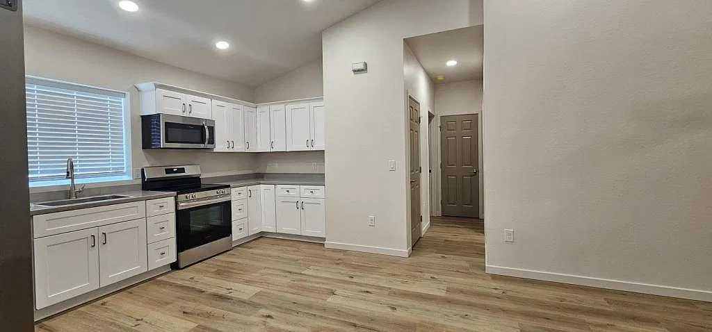 725 W 6th S St, Unit 204 — Photo 1