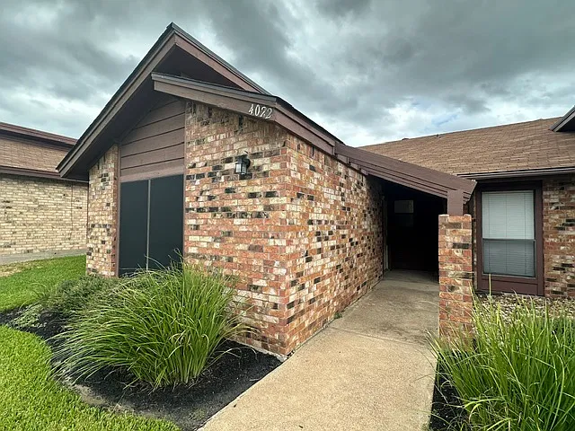 2 bed, 929 sqft, $1,200 — Photo 4