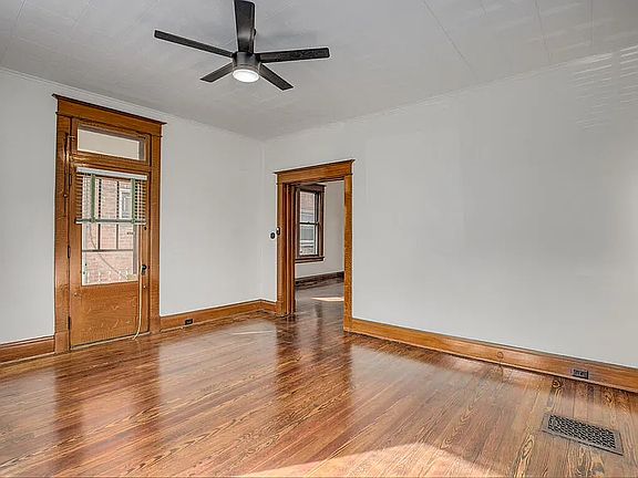 3rd image of 947 York St