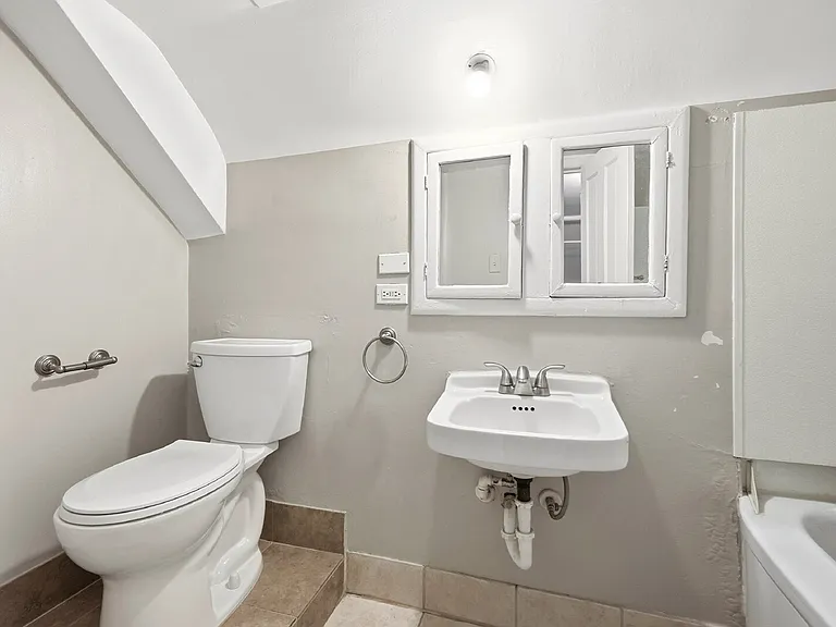 1525 Madison St — Photo 28