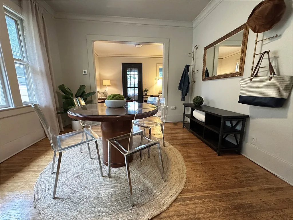 2 bed, 1.0 bath, 5040 sqft, $1,950 — Photo 4