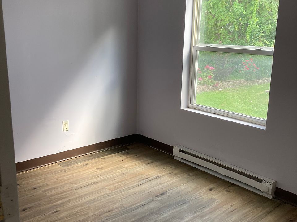 This is the neighboring unit, it is identical except for the flooring - number 13 will have new carpet in the bedrooms