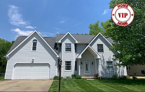 1st image of 870 Woodview Dr