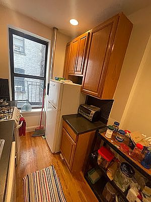 5th image of 659 W 162nd St APT 21