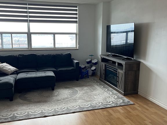 5th image of 5 Frith Rd #1004