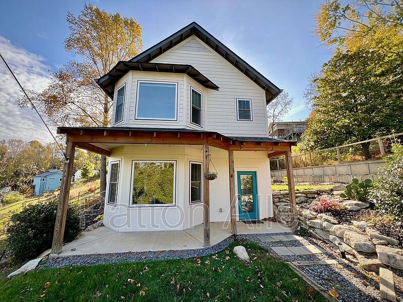 1st image of 21 Toxaway St