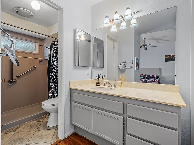 1834 Olamar Way — Photo 28