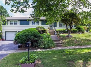 20 N Acre Pl, Stratford, CT 06614