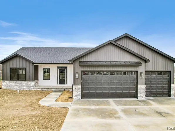 11294 Princewood Cir, Fenton, MI 48430