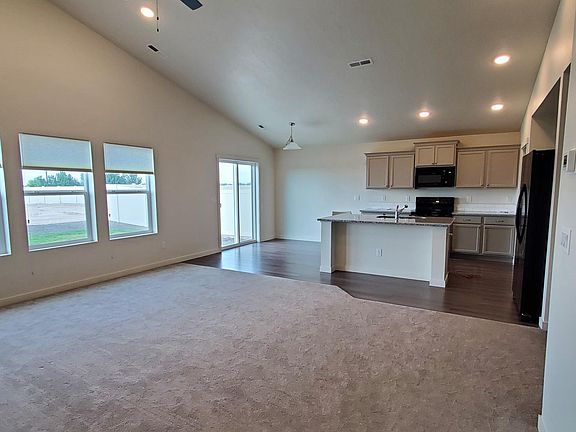 3rd image of 12387 Varga St