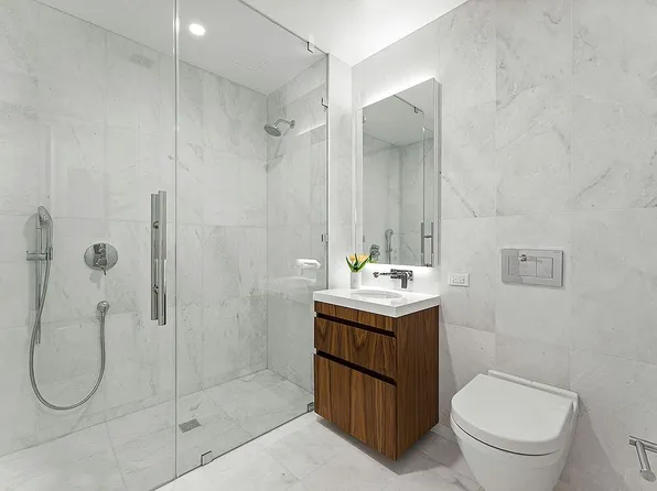 244 E 52nd St #5A, New York, NY 10022
