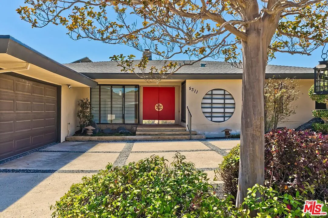 3 bed, 4.0 bath, 2930 sqft, $8,950 — Photo 2