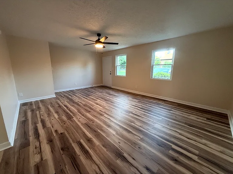 224 Fountain Dr — Photo 4
