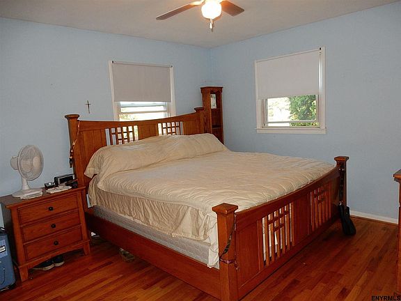 5th image of 24 Pineview Pl