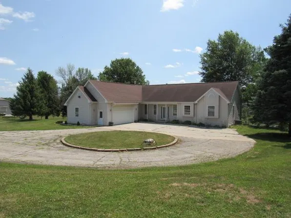 9902 Dutch Creek Dr, Anamosa, IA 52205