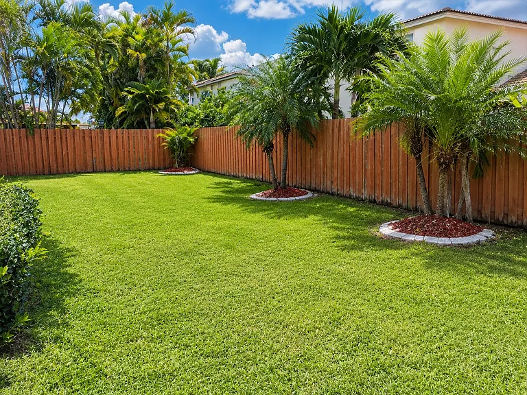14300 SW 159th Pl — Photo 3