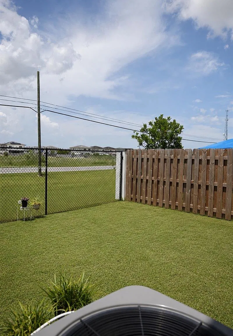 3 bed, 2.5 bath, 1458 sqft, $2,800 — Photo 2