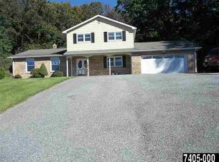 43 Woodside Dr, York, PA 17402
