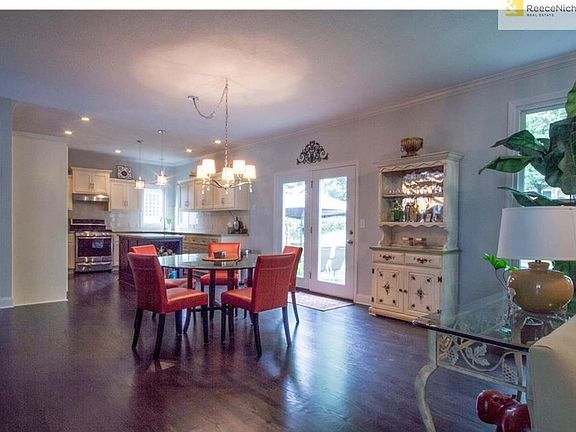 Breakfast area and kitchen